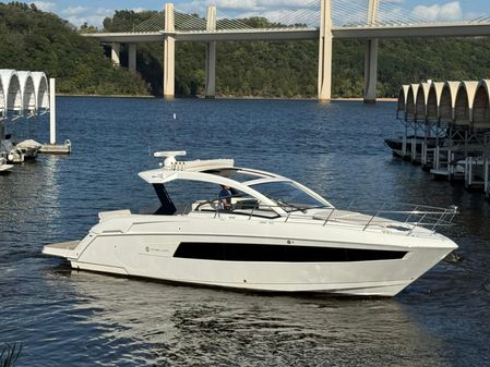 Cruisers Yachts 390 Express Coupe image