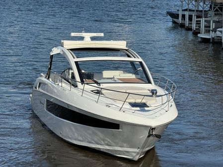 Cruisers Yachts 390 Express Coupe image