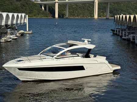 Cruisers Yachts 390 Express Coupe image