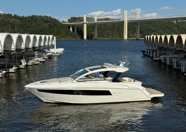 Cruisers-yachts 390-EXPRESS-COUPE image