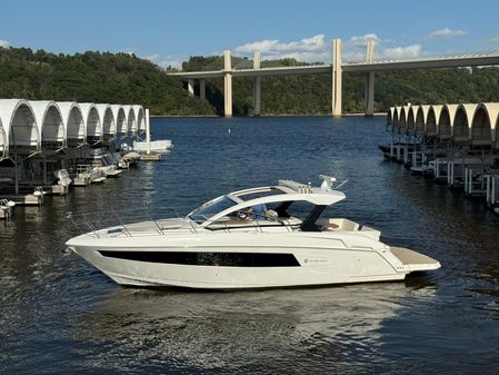 Cruisers Yachts 390 Express Coupe image