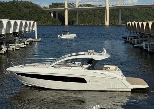 Cruisers-yachts 390-EXPRESS-COUPE image