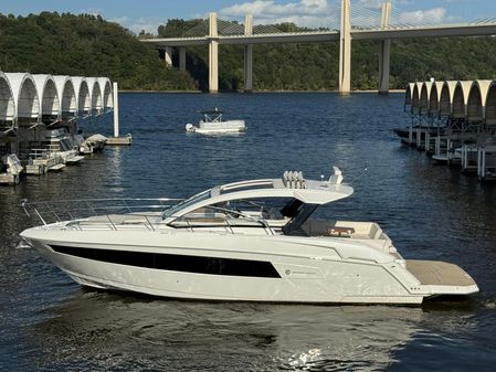 Cruisers Yachts 390 Express Coupe image