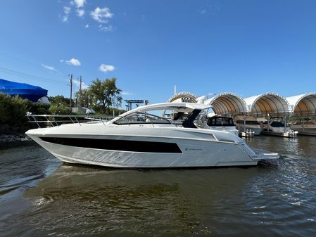 Cruisers Yachts 390 Express Coupe image