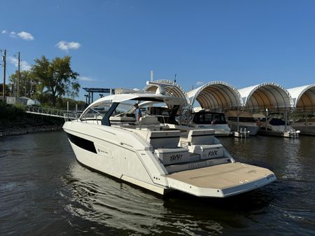 Cruisers Yachts 390 Express Coupe image