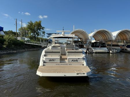 Cruisers Yachts 390 Express Coupe image