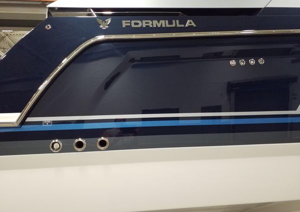 Formula 380-SUPER-SPORT-CROSSOVER image