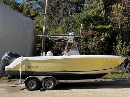 Robalo R260-CENTER-CONSOLE image