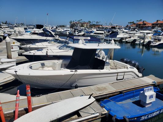 Robalo R302 Center Console - main image