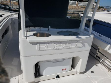 Robalo R302 Center Console image