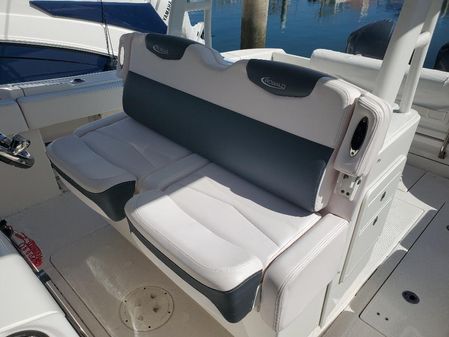 Robalo R302 Center Console image