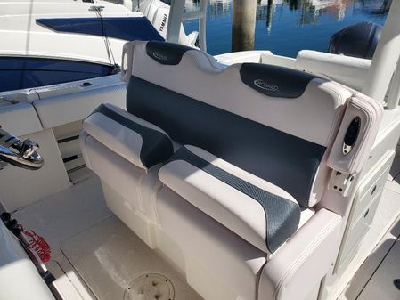 Robalo R302 Center Console image