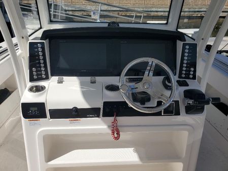 Robalo R302 Center Console image