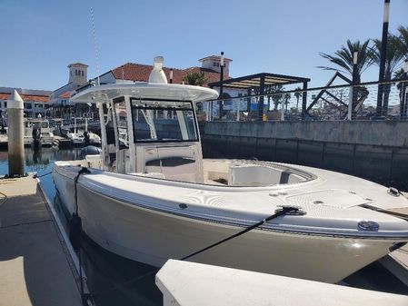 Robalo R302 Center Console image