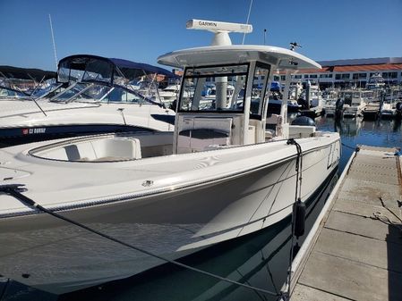 Robalo R302 Center Console image