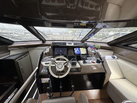 Marquis 630 Sport Yacht image