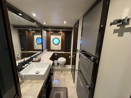 Marquis 630 Sport Yacht image