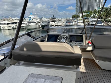 Marquis 630 Sport Yacht image