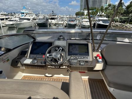 Marquis 630 Sport Yacht image