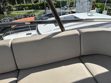 Marquis 630 Sport Yacht image