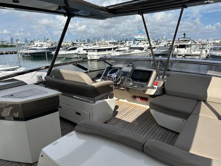 Marquis 630 Sport Yacht image