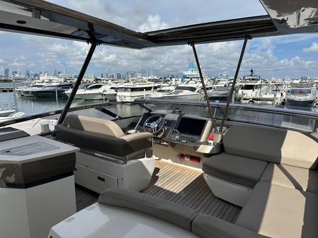 Marquis 630 Sport Yacht image