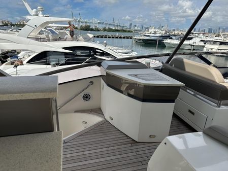 Marquis 630 Sport Yacht image