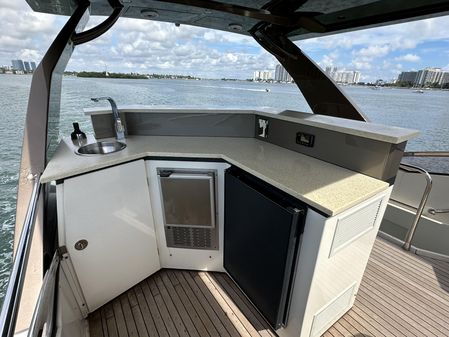 Marquis 630 Sport Yacht image