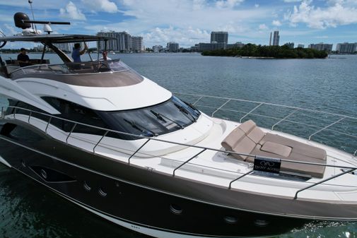 Marquis 630 Sport Yacht image