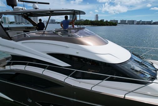 Marquis 630 Sport Yacht image