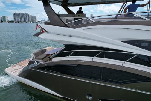 Marquis 630 Sport Yacht image