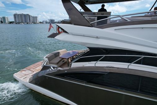 Marquis 630 Sport Yacht image