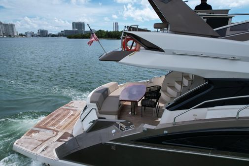 Marquis 630 Sport Yacht image