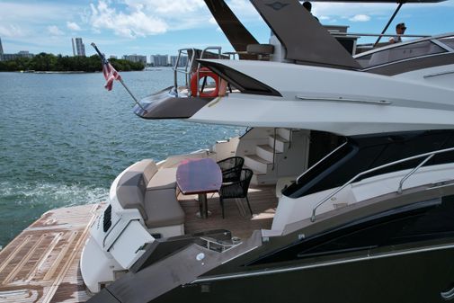 Marquis 630 Sport Yacht image