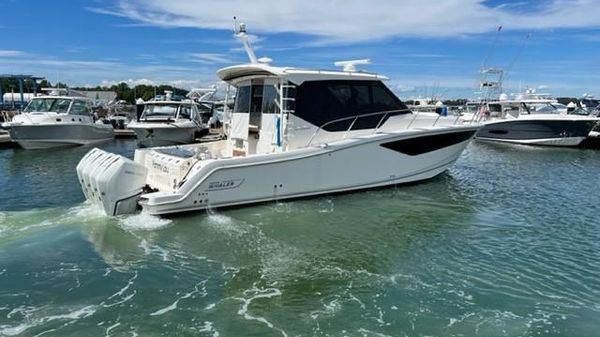 Boston Whaler 405 Conquest