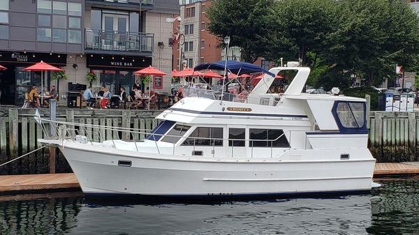 Present Yachts Sundeck Trawler 42 