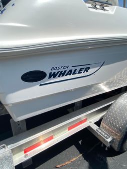 Boston Whaler 240 Dauntless image