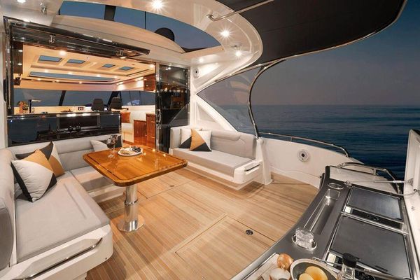 Riviera 6000 Sport Yacht - main image