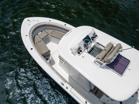 Sportsman Open 302 Center Console image