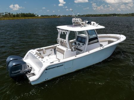 Sportsman Open 302 Center Console image