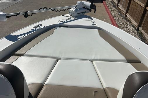 Crevalle 25 Bay image