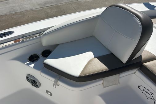 Crevalle 25 Bay image