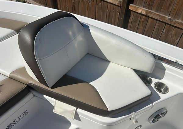 Crevalle 25 Bay image