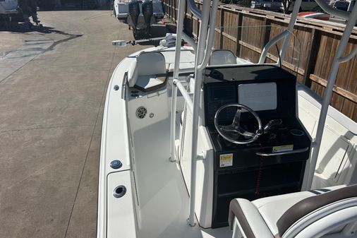 Crevalle 25 Bay image