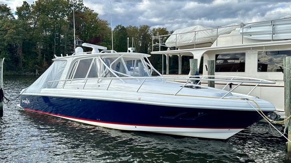 Intrepid 390 Sport Yacht