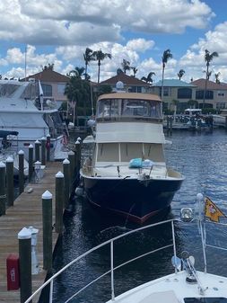 Mainship 400 Trawler image
