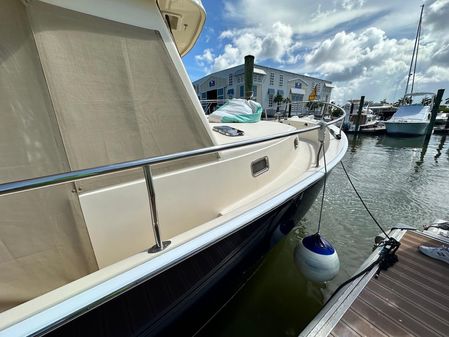 Mainship 400 Trawler image