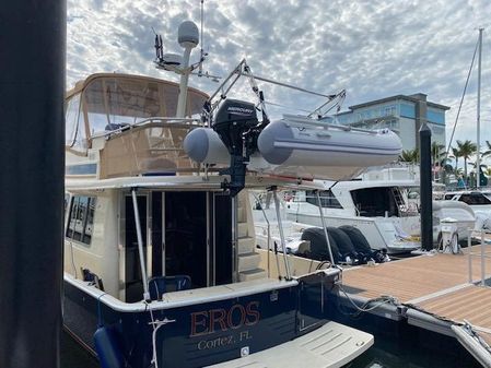 Mainship 400 Trawler image
