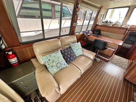 Mainship 400 Trawler image