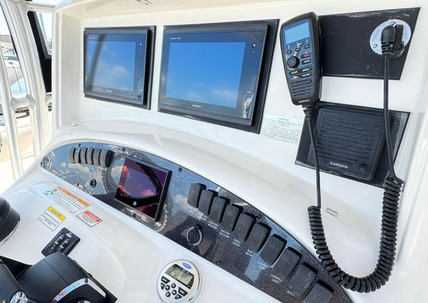 Boston Whaler 320 Outrage image